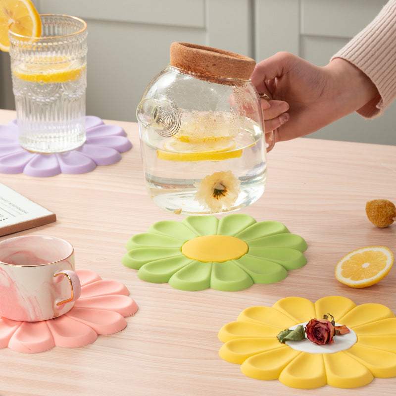 New Daisy Flower Insulation Simple Cute Silicone Placemat